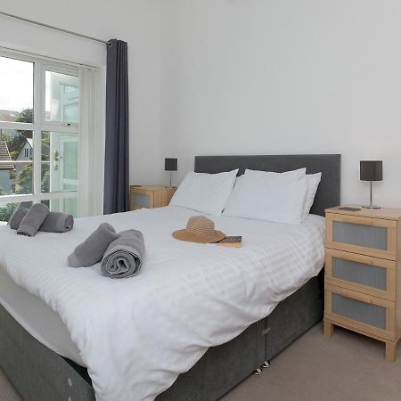 Pass The Keys 2 Bed Sea View Apartment With Balcony Parking Benllech Exterior photo