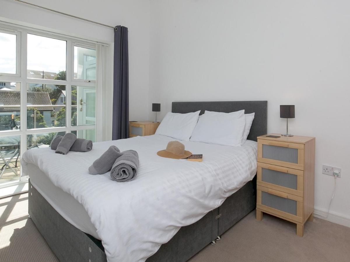 Pass The Keys 2 Bed Sea View Apartment With Balcony Parking Benllech Exterior photo