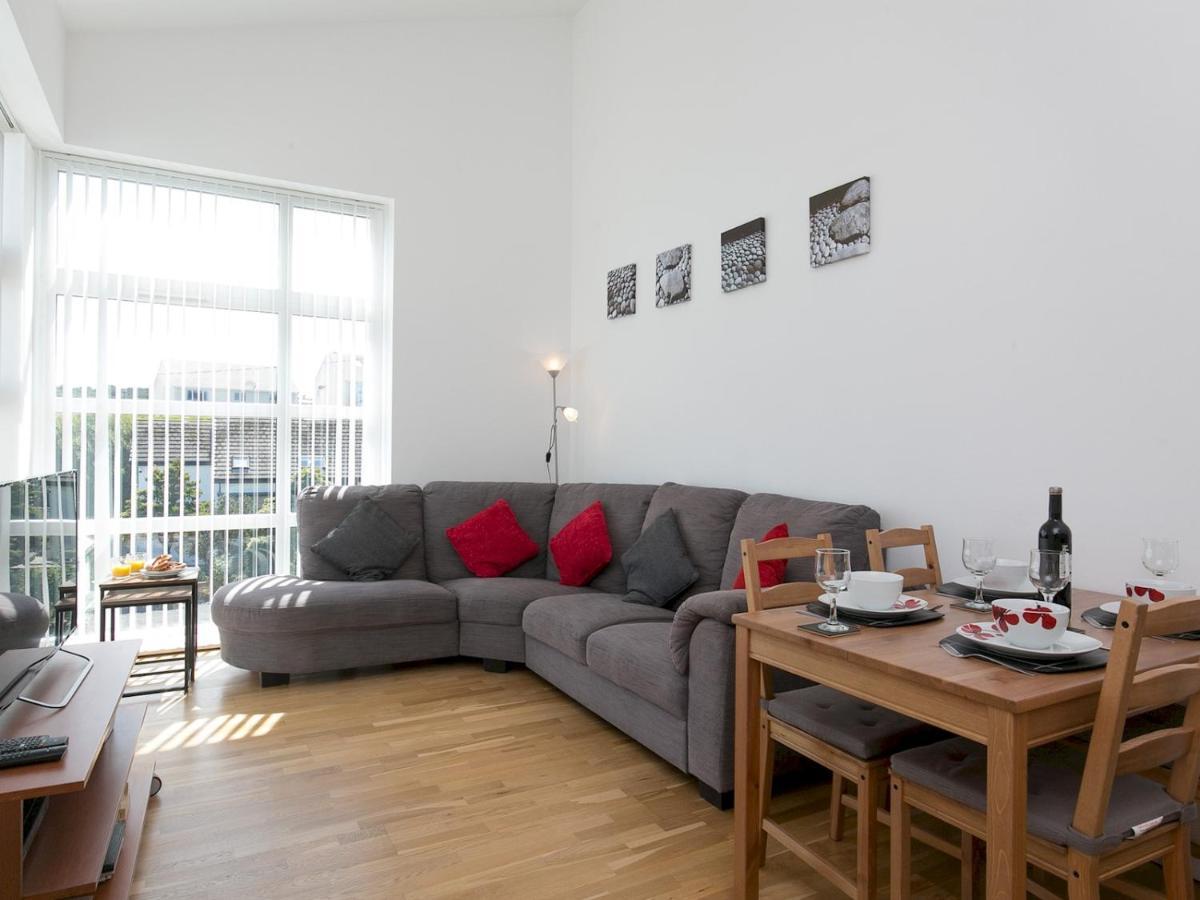 Pass The Keys 2 Bed Sea View Apartment With Balcony Parking Benllech Exterior photo
