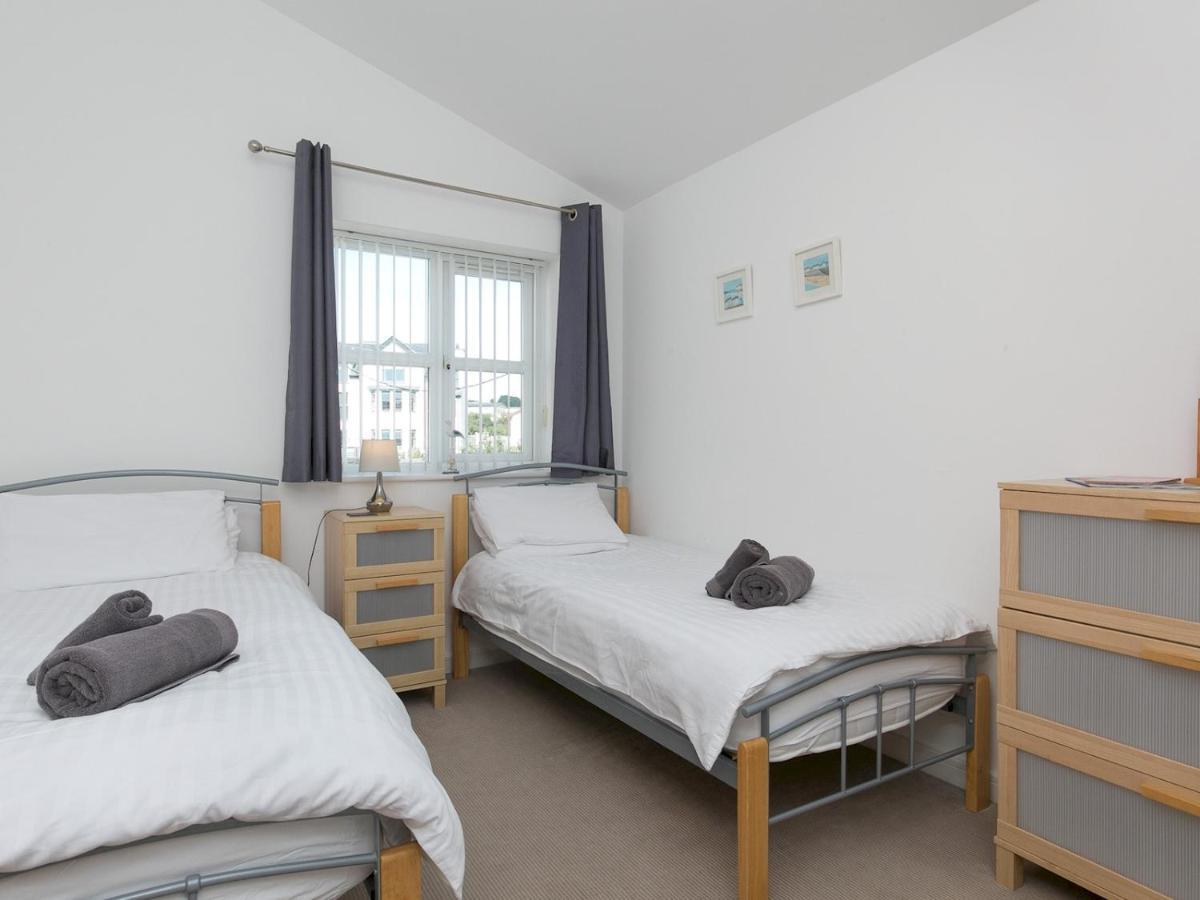 Pass The Keys 2 Bed Sea View Apartment With Balcony Parking Benllech Exterior photo