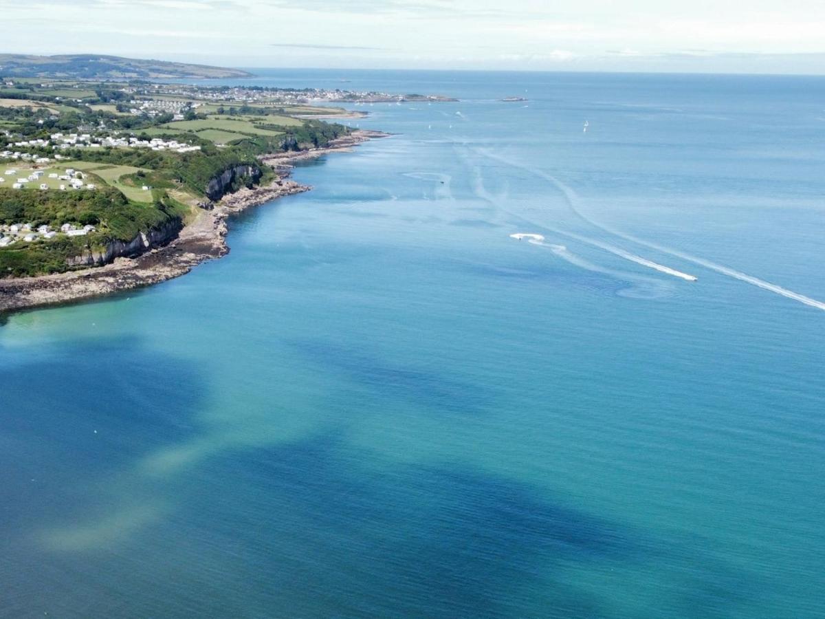 Pass The Keys 2 Bed Sea View Apartment With Balcony Parking Benllech Exterior photo