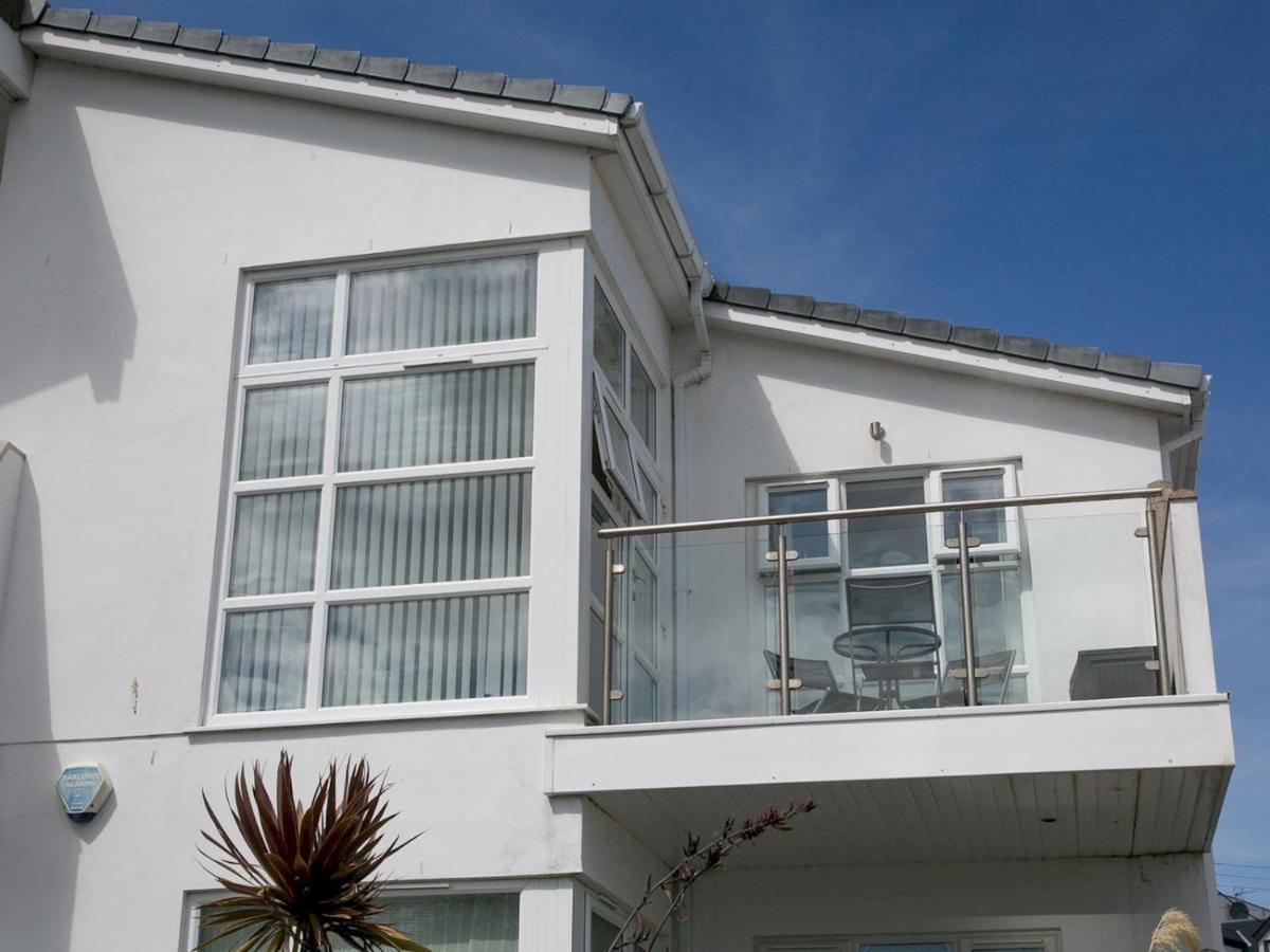 Pass The Keys 2 Bed Sea View Apartment With Balcony Parking Benllech Exterior photo