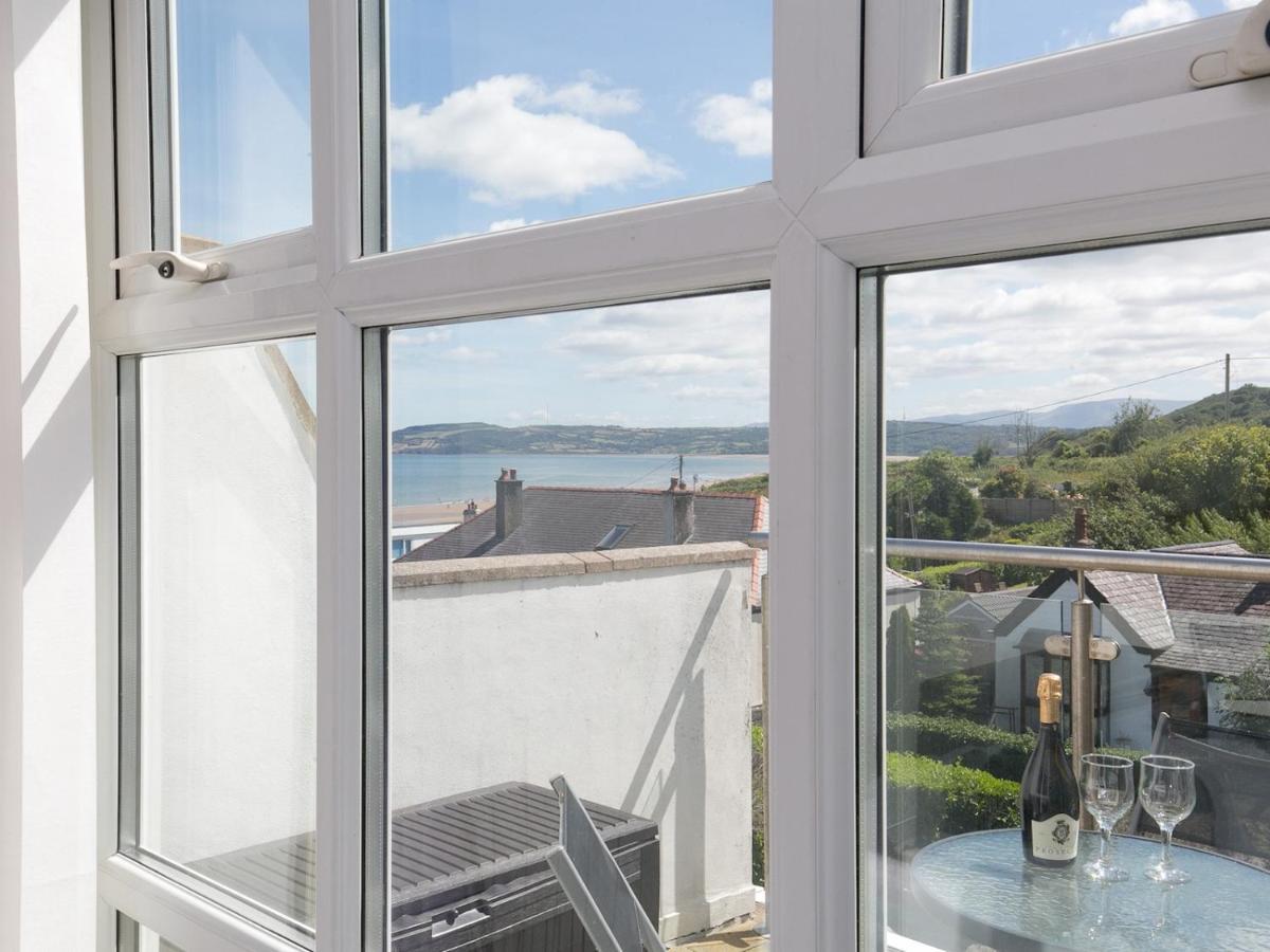 Pass The Keys 2 Bed Sea View Apartment With Balcony Parking Benllech Exterior photo